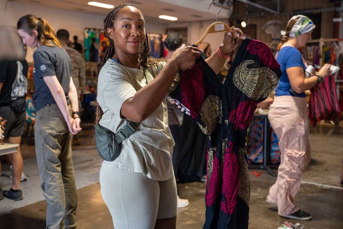 Camp Lemonnier residents browse tables filled with vibrant baskets, handcrafted jewelry, patterned textiles, paintings and carved sculptures created by Djiboutian artists and vendors during CLDJ's biannual bazaar. Read more: dvidshub.net/news/485533/ca…