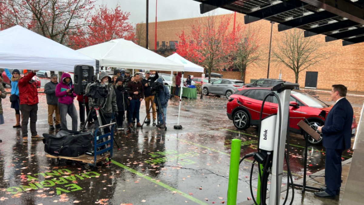 1067theEagle's tweet photo. Oregon Tops 100,000 EVs | 106.7 The Eagle https://t.co/n2dDlgUCgn https://t.co/jrPArjqo7S