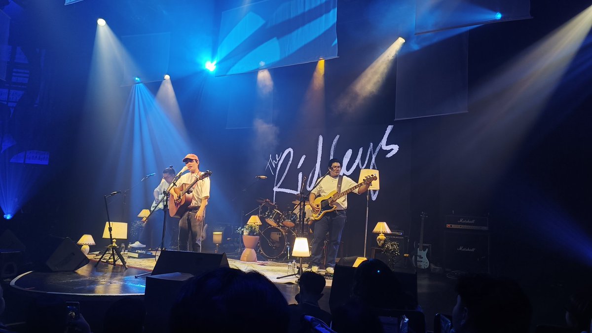 iamjeyd_'s tweet photo. From a guy who is a lowkey OPM listener last year to a big fan of yours! Thank you for bringing us together to celebrate your art and to go on a journey on making a home for each and everyone through your FIRST-EVER CONCERT.

🏡🎶

#SWMAH #SWMAHDay1
#SomedayWellMakeAHome https://t.co/oCQmqDrGaM