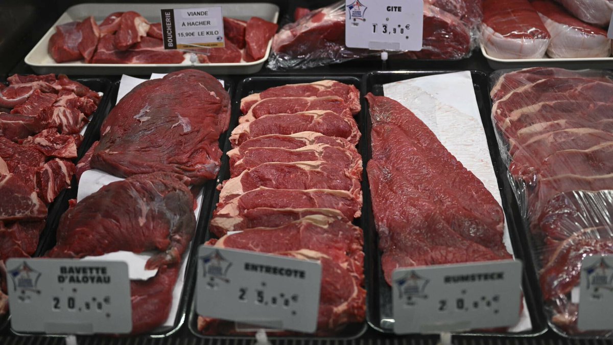 BFMTV's tweet photo. Boeuf brésilien: des hormones nocives pour la santé retrouvées dans de la viande importée en Europe
https://t.co/mUO1qClC2Y https://t.co/Q9kARISSDp