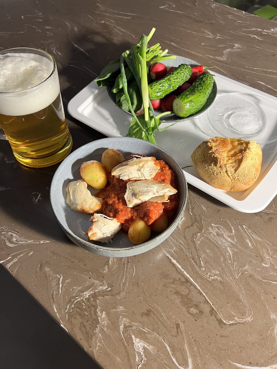 CaptAlpha's tweet image. Возвращаясь из рейса всякий раз приходится заново привыкать к сухопутной жизни и к самостоятельному приготовлению/сервировке пищи, да и вообще к быту.