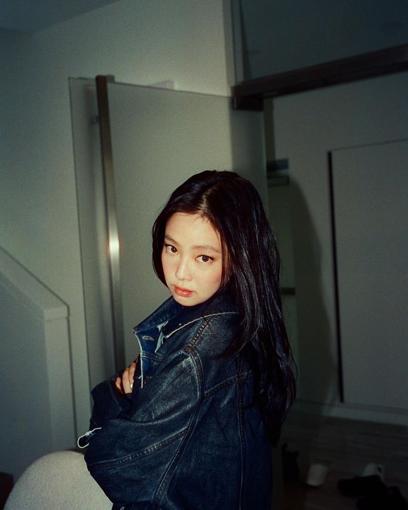 blackpinkbabo's tweet photo. Jennie IG update 🩵 @Blackpink 

“campfloggnaw 🏕” https://t.co/Frjbw2LoKe