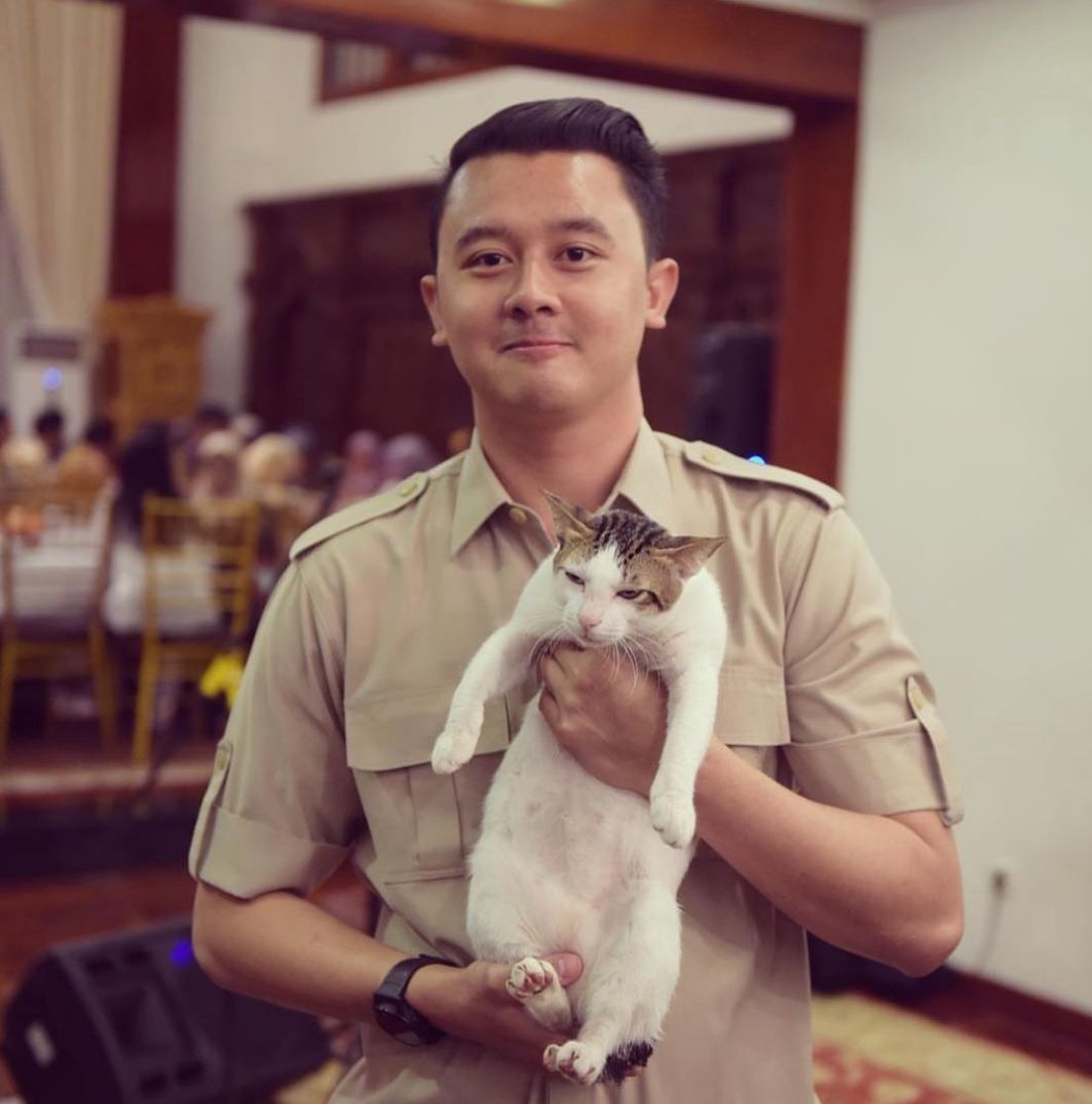 HaruDhani2's tweet photo. @txtdaribandung Aku mah pilih ajudan presiden bobby aja ✌️ https://t.co/cvdkr10D8G