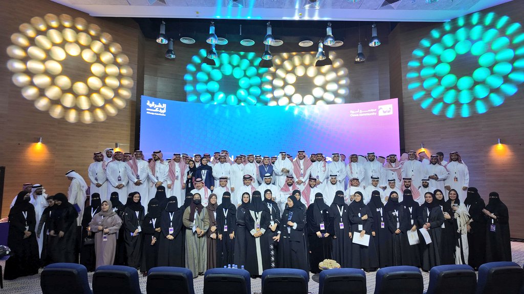 Mousa_ALYagout's tweet photo. سعدت بالدعوة الكريمة من مجتمع أسوة لحضور الحفل الختامي ، هذه المبادرة النوعية التي تربط قادة الحاضر من أصحاب التجارب والخبرات بقادة المستقبل من الشباب الطموح ، روح الفريق والأسرة الواحدة التي تجمعهم جعلت منهم قُدوات يحتذى بهم ، بالغ الشكر وخالص الدعاء بالتفوق والتميز والنجاح لهم. https://t.co/ZeRha21XZ8