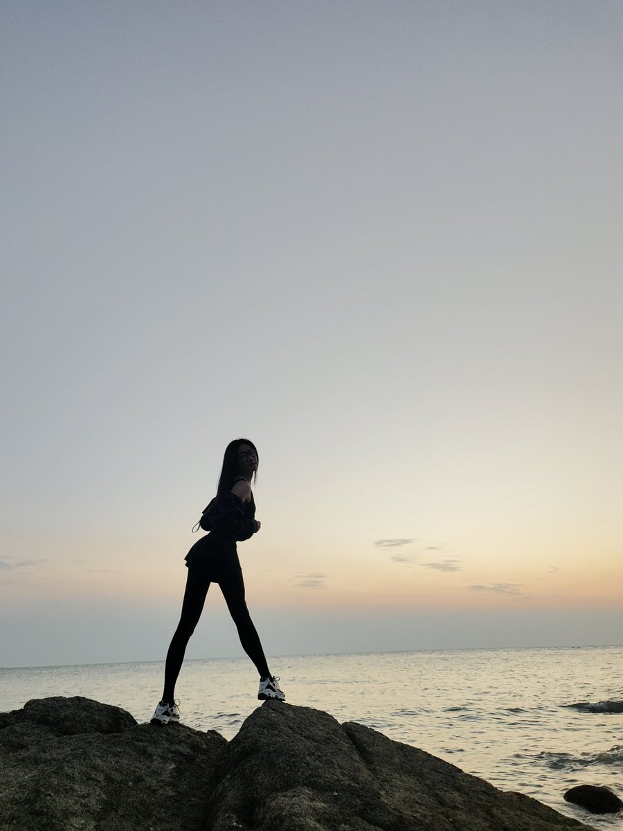 有一个期限叫海枯石烂，有一个承诺叫海誓山盟，我一种幸福叫相伴到老。如果你们是有情人，一定要去北海的海枯石烂去看看海！
