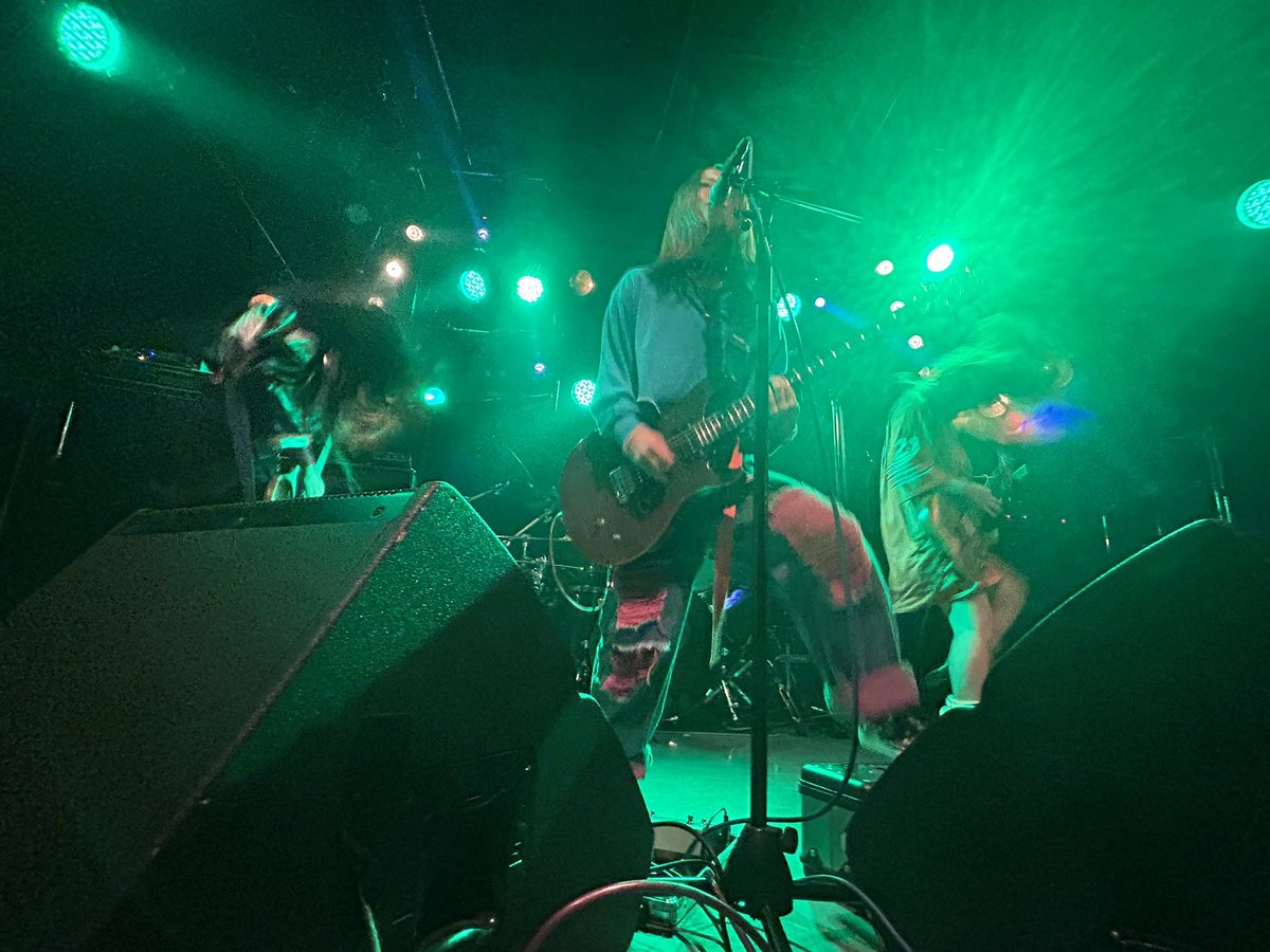 OriKen1's tweet image. #HinoTori 始まり
配信の新曲2曲
#Tasteme と #Bitterness も披露
#TakeFive
#LoveLetter
のヒットチューン
ラストは #青い鳥
文句なしのセットリスト。
名曲揃いのオンパレードだった。
ボルテージを上げて終わらずこれからのバンドの未来を観せてくれた。
こんなバンド他にいる？ヤバイ
#LETITOUT