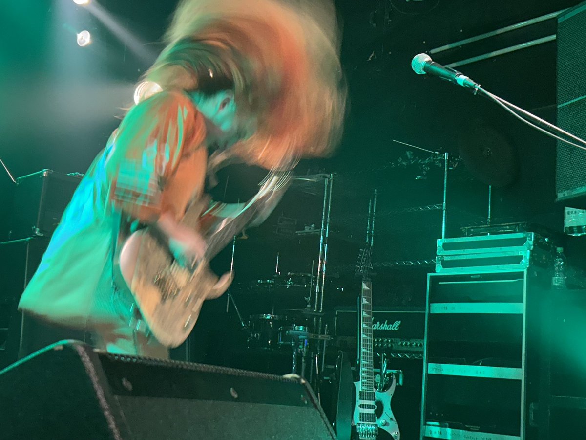 OriKen1's tweet image. #HinoTori 始まり
配信の新曲2曲
#Tasteme と #Bitterness も披露
#TakeFive
#LoveLetter
のヒットチューン
ラストは #青い鳥
文句なしのセットリスト。
名曲揃いのオンパレードだった。
ボルテージを上げて終わらずこれからのバンドの未来を観せてくれた。
こんなバンド他にいる？ヤバイ
#LETITOUT