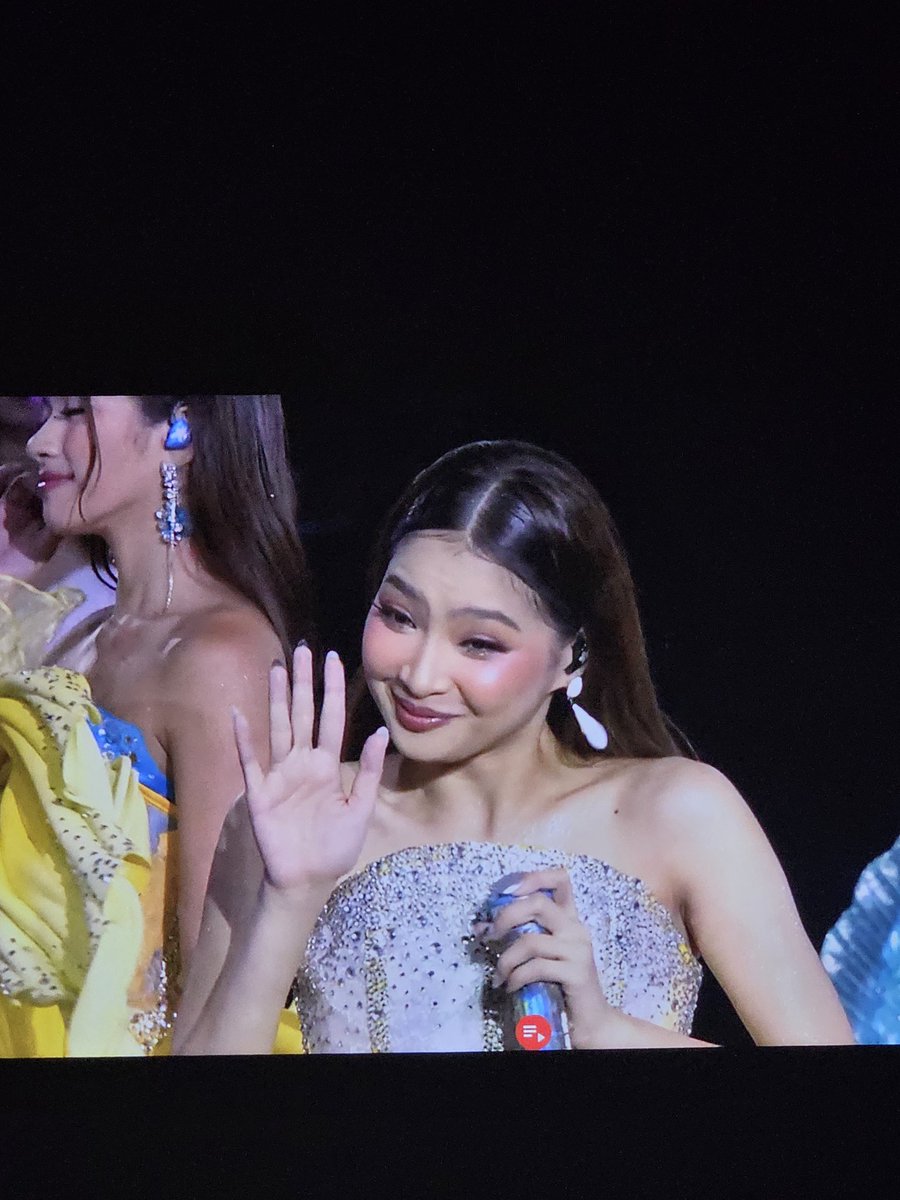 DOMbuhalaa's tweet photo. JOY >>>> ANGER ANG GANDA MO COLET @bini_colet https://t.co/Mi9pFOYE9M