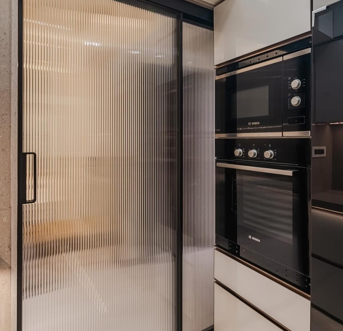 KKModularKitchn's tweet image. Explore KK Modular Kitchen’s designs!

Our reel features parallel kitchens that combine practicality, elegance, and space-maximizing design.

Let KK Modular Kitchen turn your kitchen into a beautiful, efficient masterpiece!

 #KKModularKitchen #SleekDesign