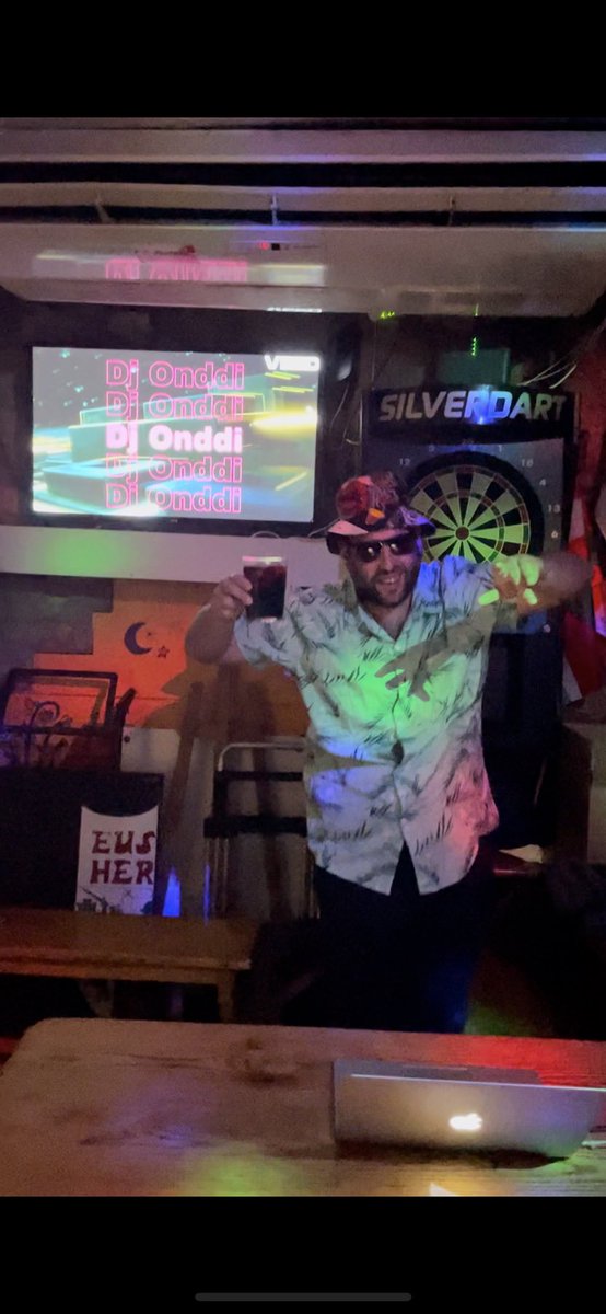 🎧 Larunbatean DJ Onddi izan genuen tabernan. Earra giroa! 🎉