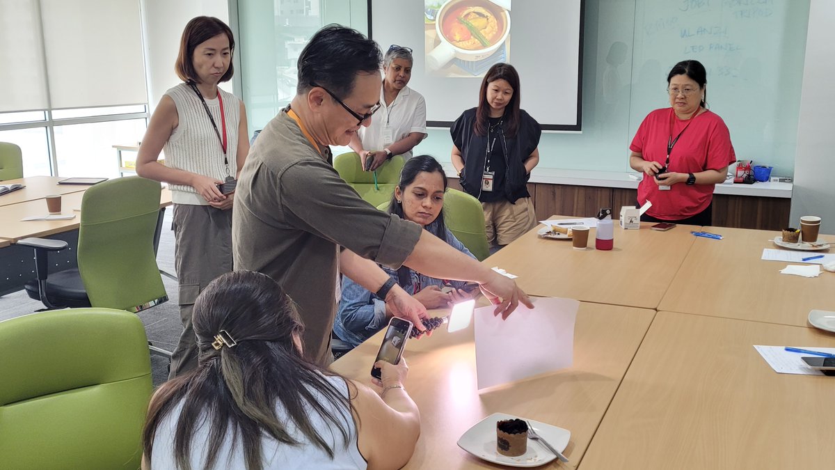 Art_Gis's tweet photo. Parent workshop with #professionalphotographer Sean Liew helping members of our GIS community raise their smartphone photography game #lifelonglearning #keeplearing #smartphonephotography #wearegis https://t.co/Mxoh8O143W