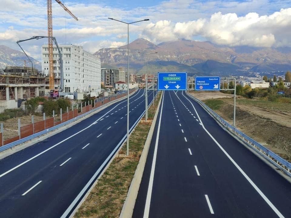erionveliaj's tweet photo. Loti 2, Unaza Verilindore e Tiranës🤝

#KrenarPërShqipërinë🦅♥️
#VetëmPërpara➡️🇪🇺
#SHQIPËRIA2030🇦🇱 https://t.co/dq5iyR7HzZ