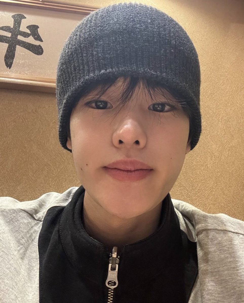 luv11Hee's tweet photo. 😐 https://t.co/b9KUxbREzg
