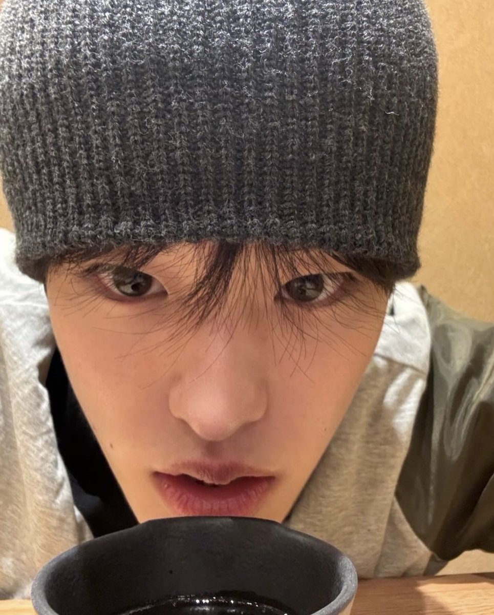 luv11Hee's tweet photo. 😐 https://t.co/b9KUxbREzg