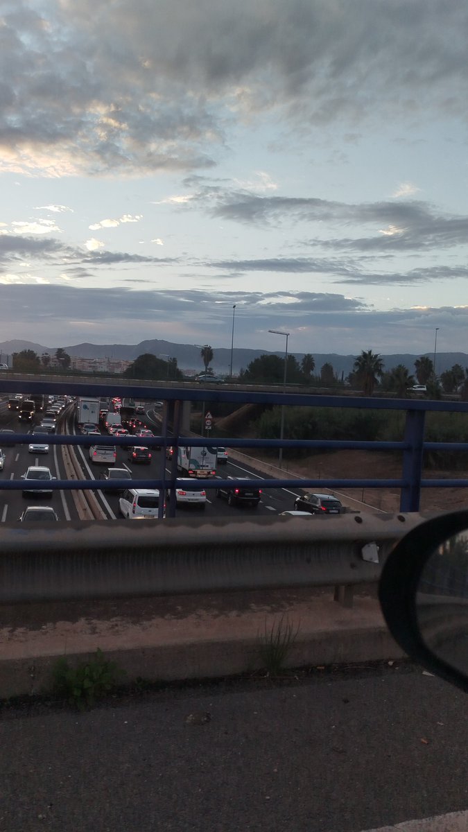 MARTAAAADS's tweet photo. Todos los días igual en la autovía desde los cambios en las carreteras de la ciudad, no piensa hacer algo @LopezMirasF , o como a él no le afecta pasa del resto de los mortales? https://t.co/NZE2MwHt5h