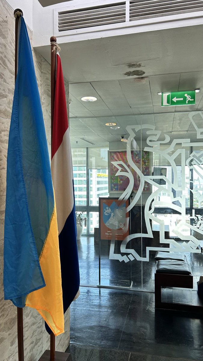 1000 days since the start of  Russia’s brutal invasion of Ukraine without justification that violates every principle of international law. Today we fly the Ukrainian flag and stand with its people who keep fighting courageously. 🇳🇱 stands with 🇺🇦 for as long as it takes
