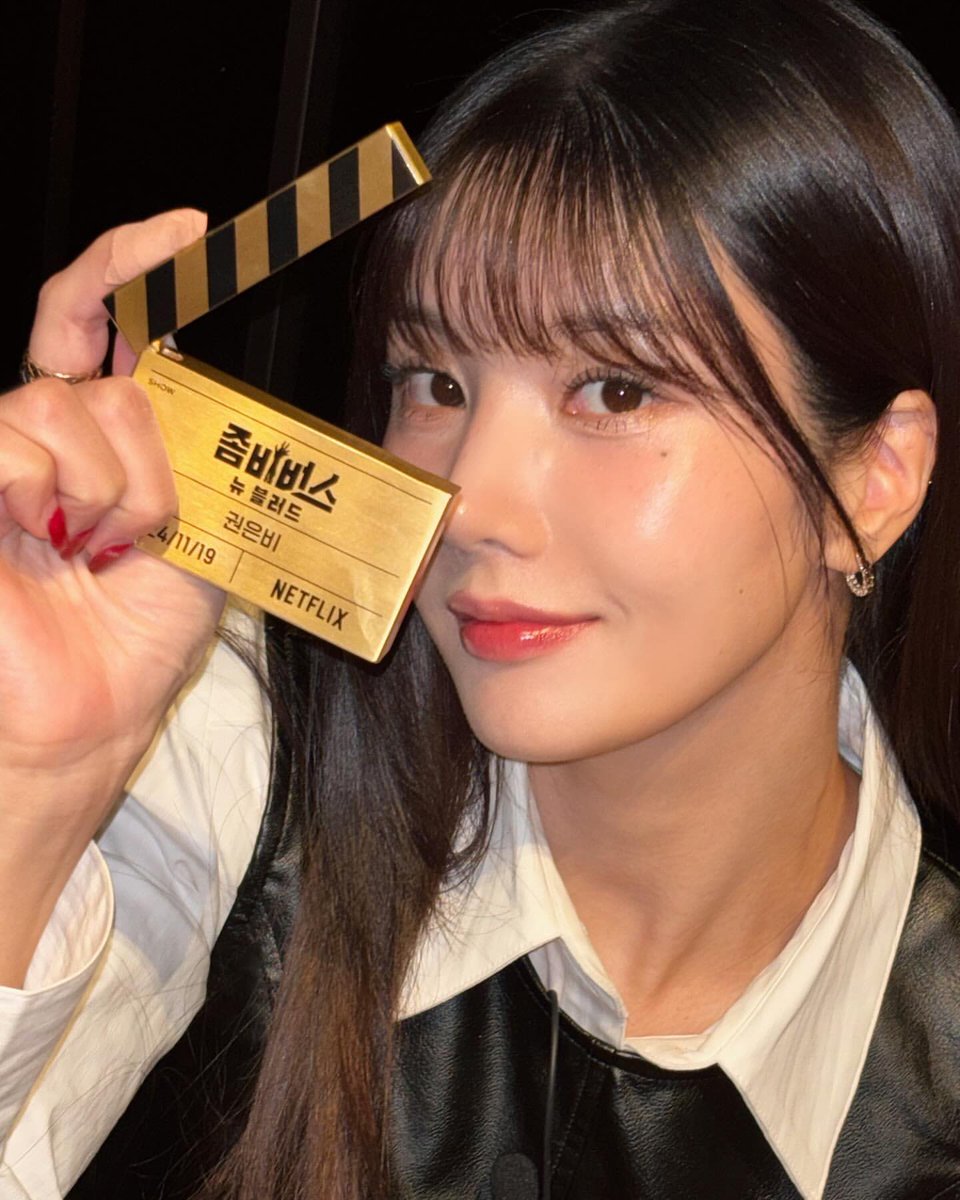 어깨 ㅈㄴ올라가는미모