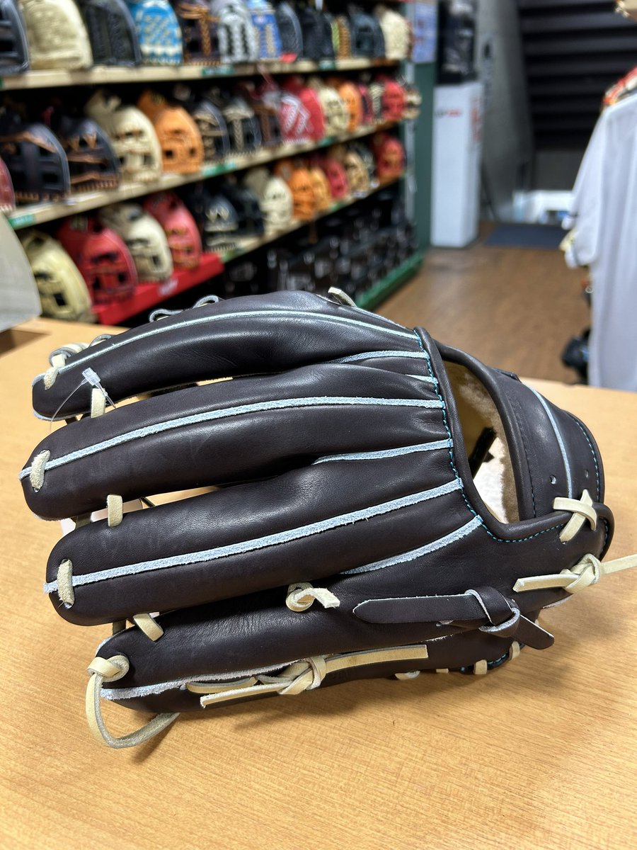 bpasahi_'s tweet photo. ⚾️おすすめ商品紹介⚾️

📍硬式グラブ(遊撃手・二塁手モデル)
【メーカー】ZETT
【品番】BPROG260S(3732)
【サイズ】4
【金額】¥66,000(税込)

#アサヒスポーツ
#鶴ヶ峰
#野球
#ZETT
#ゼット
#硬式グラブ
#内野手
#遊撃手
#二塁手
#プロステイタス
#日本製
#メイドインジャパン https://t.co/aFHkFo3XjT