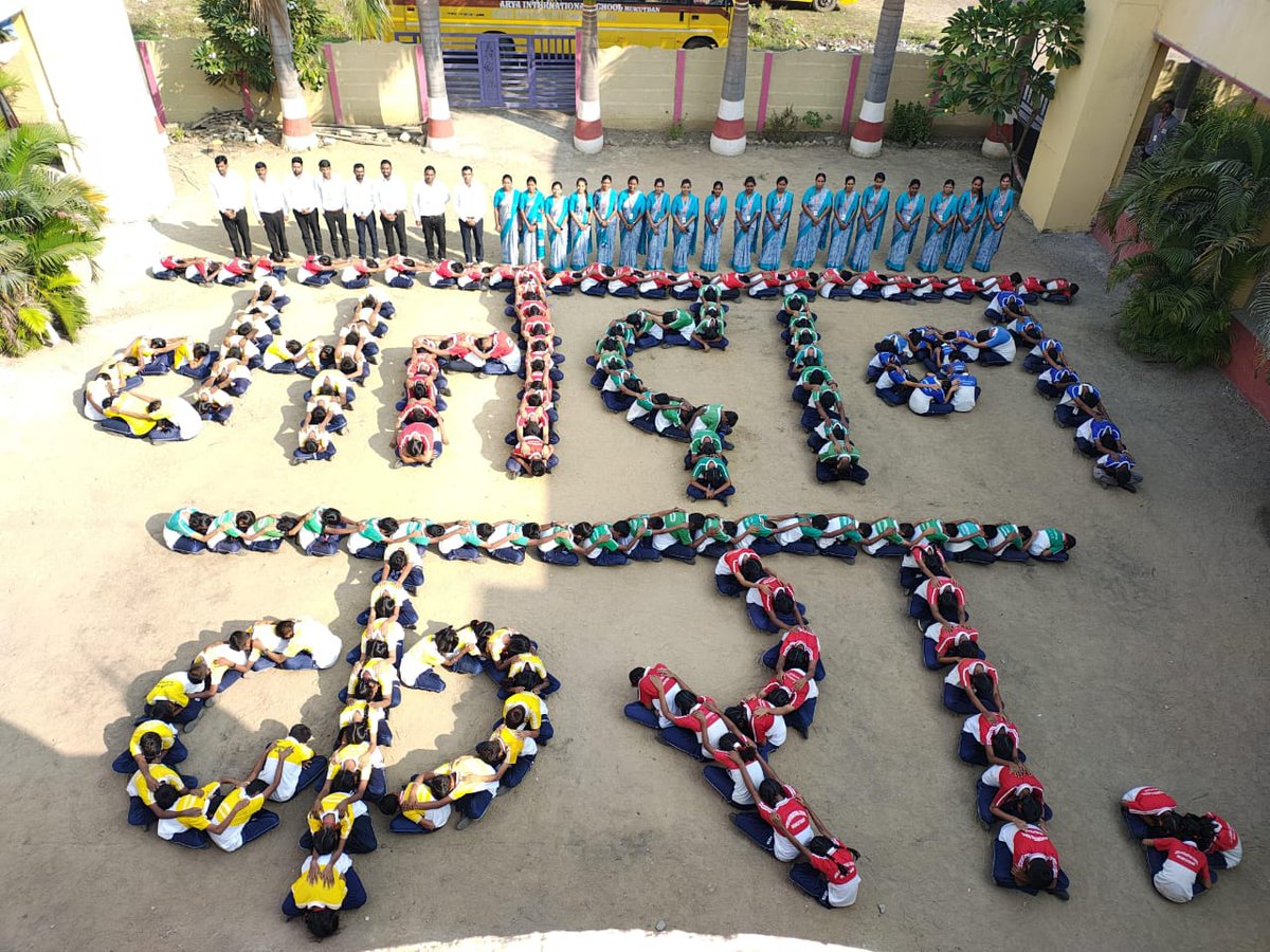 ECISVEEP's tweet photo. Stand up, show up, and vote! 👫👩🏻‍🤝‍👩🏼👬

Let this human formation remind us that every vote is a voice for change ✨

#VoteJohar #LokshahichaUtsav #MaharashtraAssemblyElections2024 #JharkhandAssemblyElections2024 #Elections2024 https://t.co/aHRmlyNpvJ