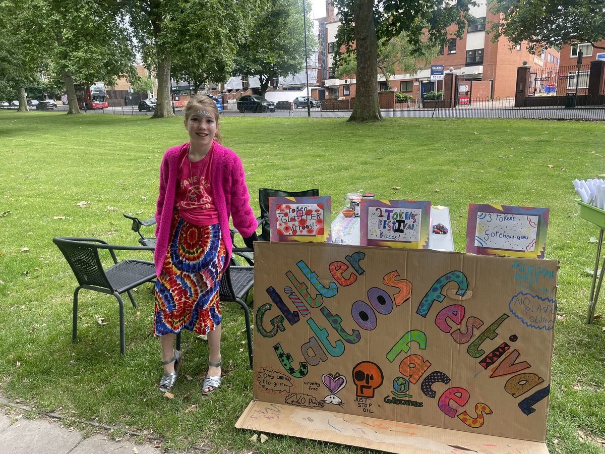 csmartie's tweet photo. ☀️ in July, Ivy and her friend did a stall @GGPrimarySchool carnival! They did festival faces and glitter tattoos and raised £40 for @GreenpeaceUK 🌎 
@GooseGreenPTA #greenpeace #goosegreen @smartyfish https://t.co/TDnBF8veJo