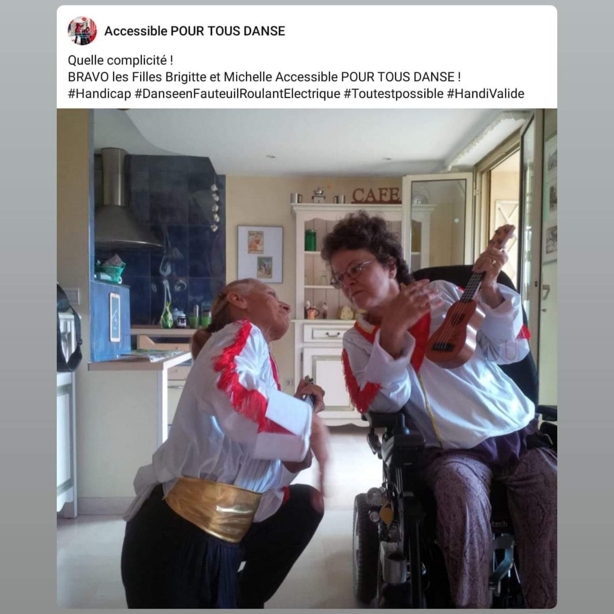 AccessibleDANSE's tweet photo. @AccessibleDANSE les Amis ! 
#DanseEnFauteuilRoulantElectrique #HandiValide https://t.co/h8rFPWTPB8