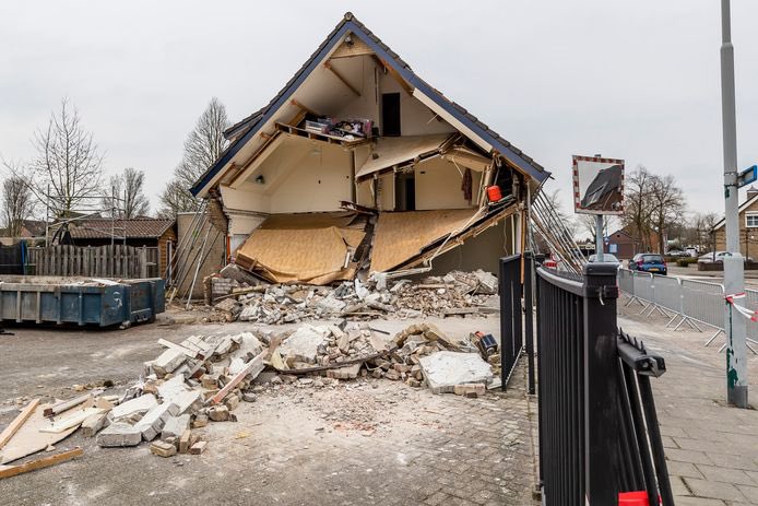 maartenhopman94's tweet image. Van Vroonhoven kort geleden: "NSC staat als een huis."  Het huis: