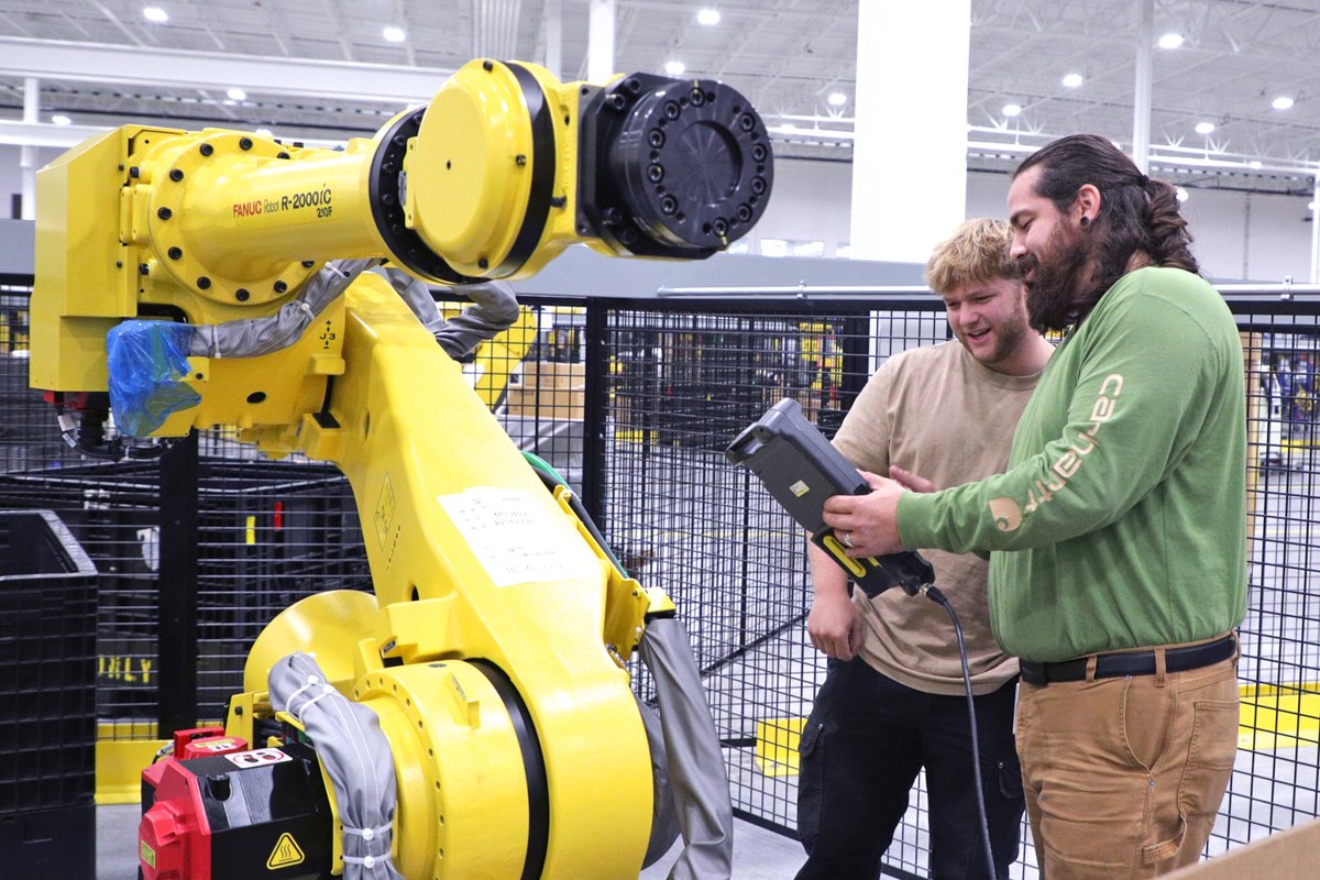 FANUCAmerica's tweet photo. Happy #NationalApprenticeshipWeek! 🎉

Thank you for your commitment to #learning and for being an essential part of the future of #FANUC!👏🤖⚙️

If you wish to be considered for #future opportunities, sign up for email alerts📧 to be notified👇
🔗https://t.co/81pfZQ8TeC https://t.co/3nQ7IIElQM