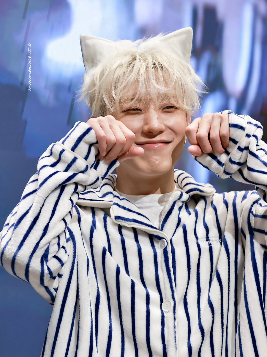 moonmoon0206's tweet photo. 241119 애플 대면 #문종업
🐈👊🏻
#PETER_문종업 
#MoonJongUp #文鐘業 #ムン·ジョンオプ #비에이피 @jongup_official https://t.co/j49VKWFBm4