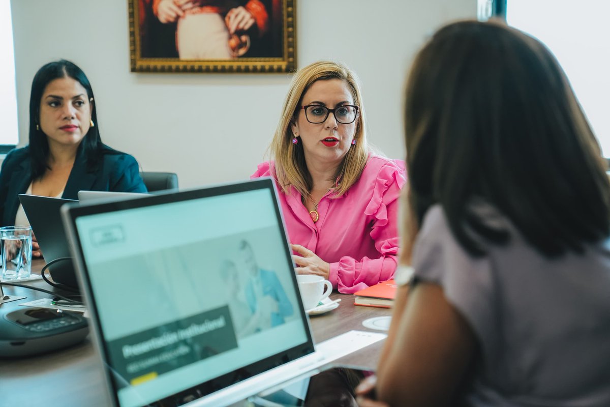 anafron76's tweet photo. Se vienen cosas grandes. Los emprendedores de #Guayas necesitan apoyo para internacionalizar sus productos y con la visión de @marcelaguinaga vamos a apoyarles. Me ilusiona que @IEPosgrado pueda for ar parte de este gran proyecto que está desarrollando @PrefGuayas https://t.co/ge5eKBOpYC
