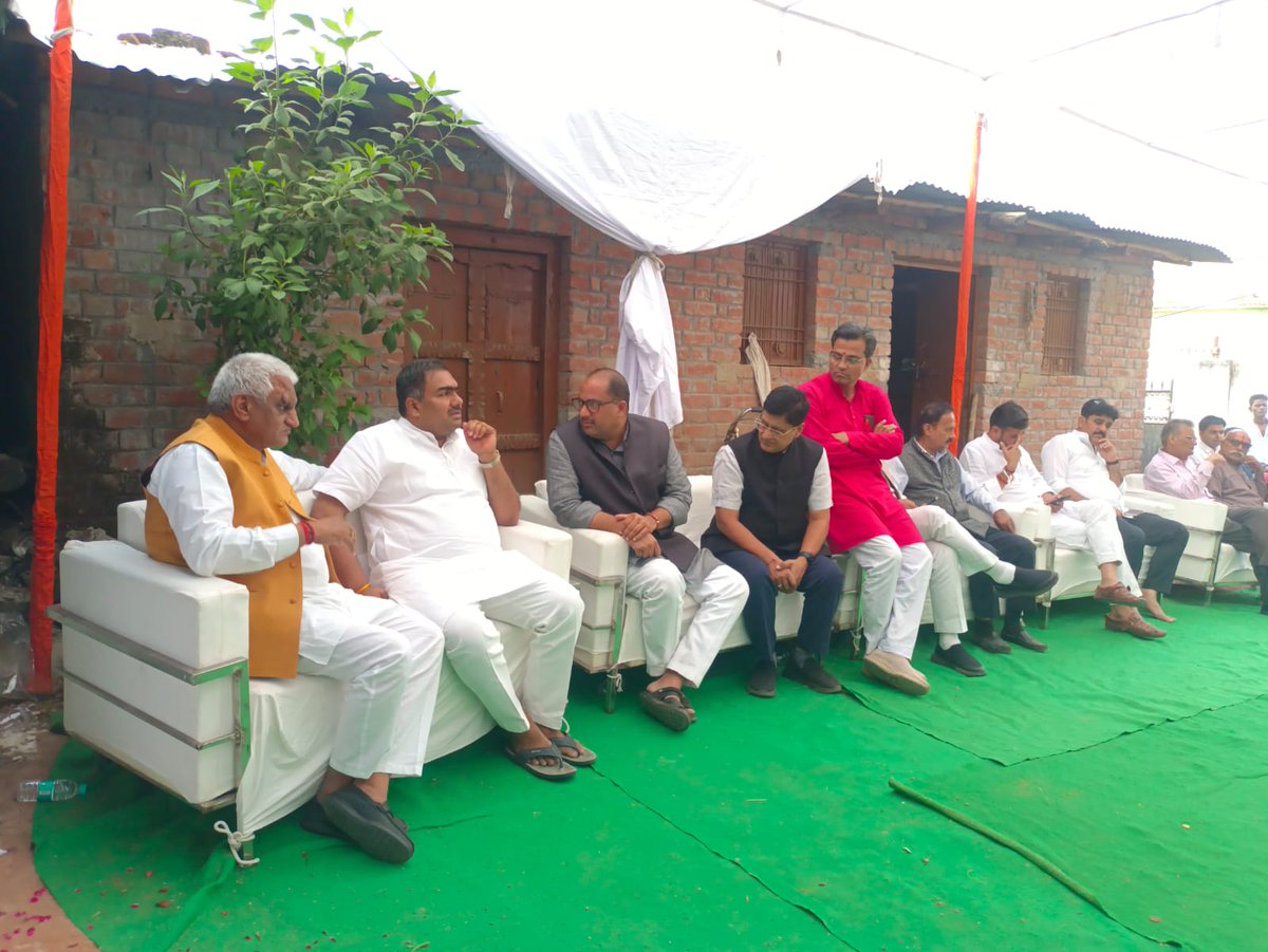 भारतीय जनता पार्टी राजस्थान के पूर्व संगठन महामंत्री एवं वर्तमान में भाजपा तेलंगाना के संगठन महामंत्री श्री चंद्रशेखर जी की पूज्य माताजी के निधन पर उत्तरप्रदेश के बांदा जनपद के ग्राम महुआ स्थित उनके आवास पर पहुंचकर विनम्र श्रद्धांजलि अर्पित की और शोकाकुल परिवारजनों को ढांढस