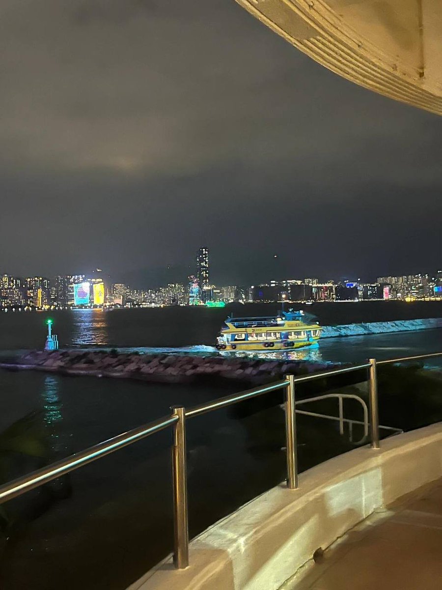 It's really refreshing to attend a yacht party at night, standing on the deck and blowing the sea breeze.#BTClock