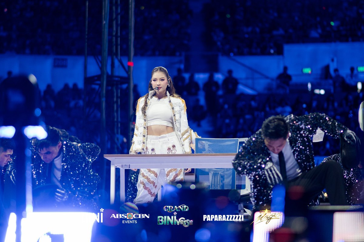 BINI_ph's tweet photo. #BINI: You’ve been hit by, you’ve been struck by a suave Michael Jackson duo prod of Bini Colet and Bini Sheena! 😎

📸 @paparazzzzzi

#BINIverseAraneta #GrandBINIverse #GrandBINIverseDay3 #BINI_Novemverse 
#ABSCBNEvents #ABSCBNMusic #TatakStarMagic #StarMagic https://t.co/6z7VmKY9m3