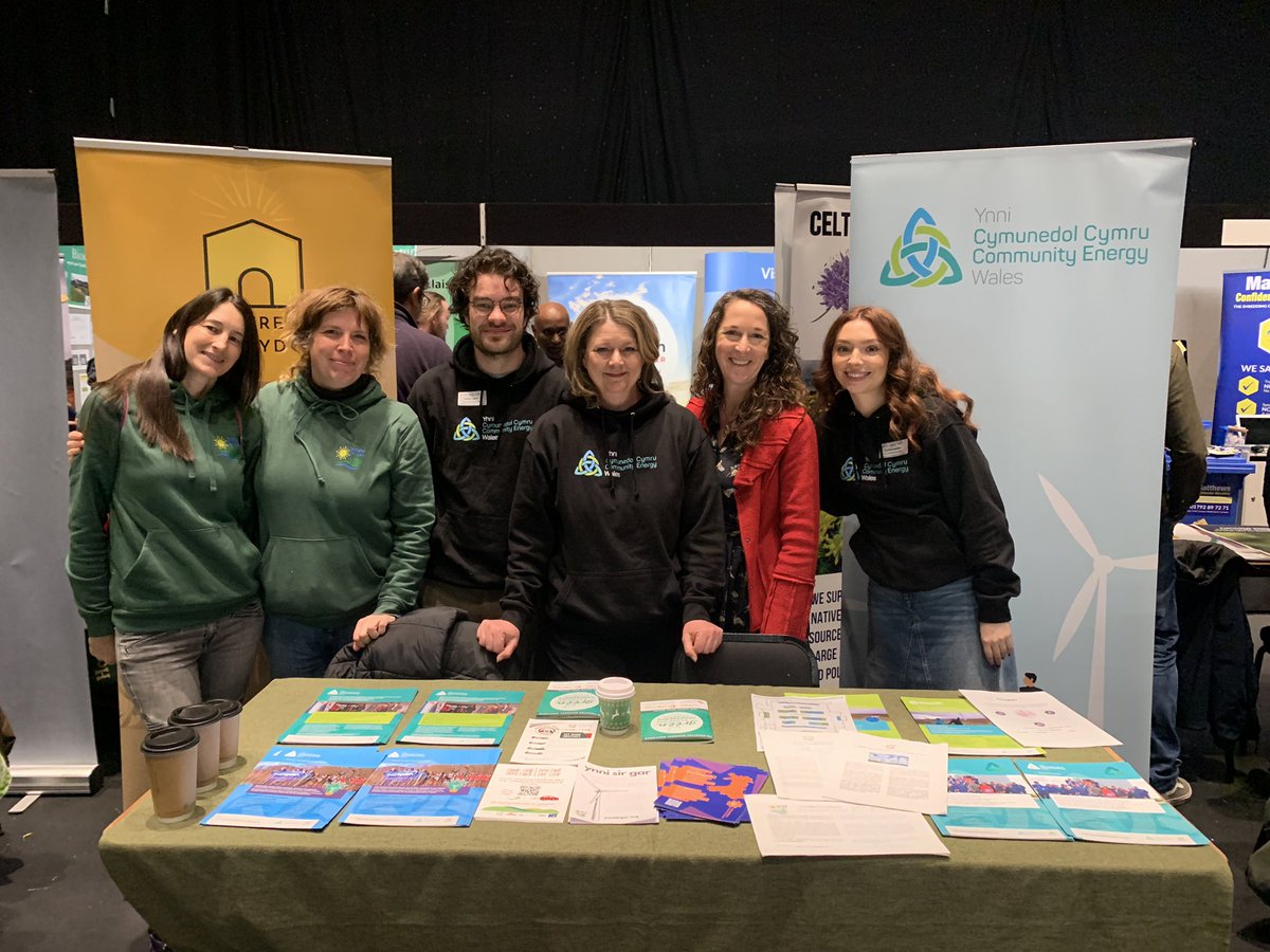 Tîm #YnniCymunedol yn Abertawe / the <a href="/CommEnergyWales/">Ynni Cymunedol Cymru | Community Energy Wales</a> team are at the Arena in Swansea for the green economy conference - #4TheRegion. If you are here, come &amp; say hello!