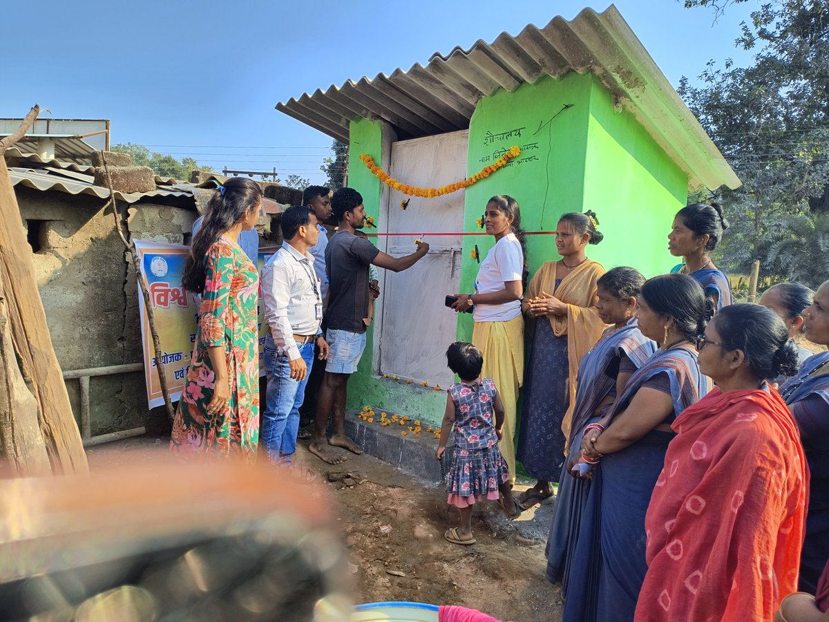 विश्व शौचालय दिवस पर आज <a href="/DantewadaDist/">Dantewada</a> के #नियदनेल्लानार ग्राम गामावाड़ा में व्यक्तिगत शौचालय का हितग्राही जितेंद्र भास्कर के द्वारा अपने हाथों से रिबन काट कर शौचालय उपयोग हेतु शुभारम्भ किया गया।
#WorldToiletDay2024
#ToiletsForDignity 
<a href="/UNICEFIndia/">UNICEF India</a>
<a href="/sweta247/">Sweta Patnaik</a> 
<a href="/MayankChtrvdi/">Mayank Chaturvedi</a>