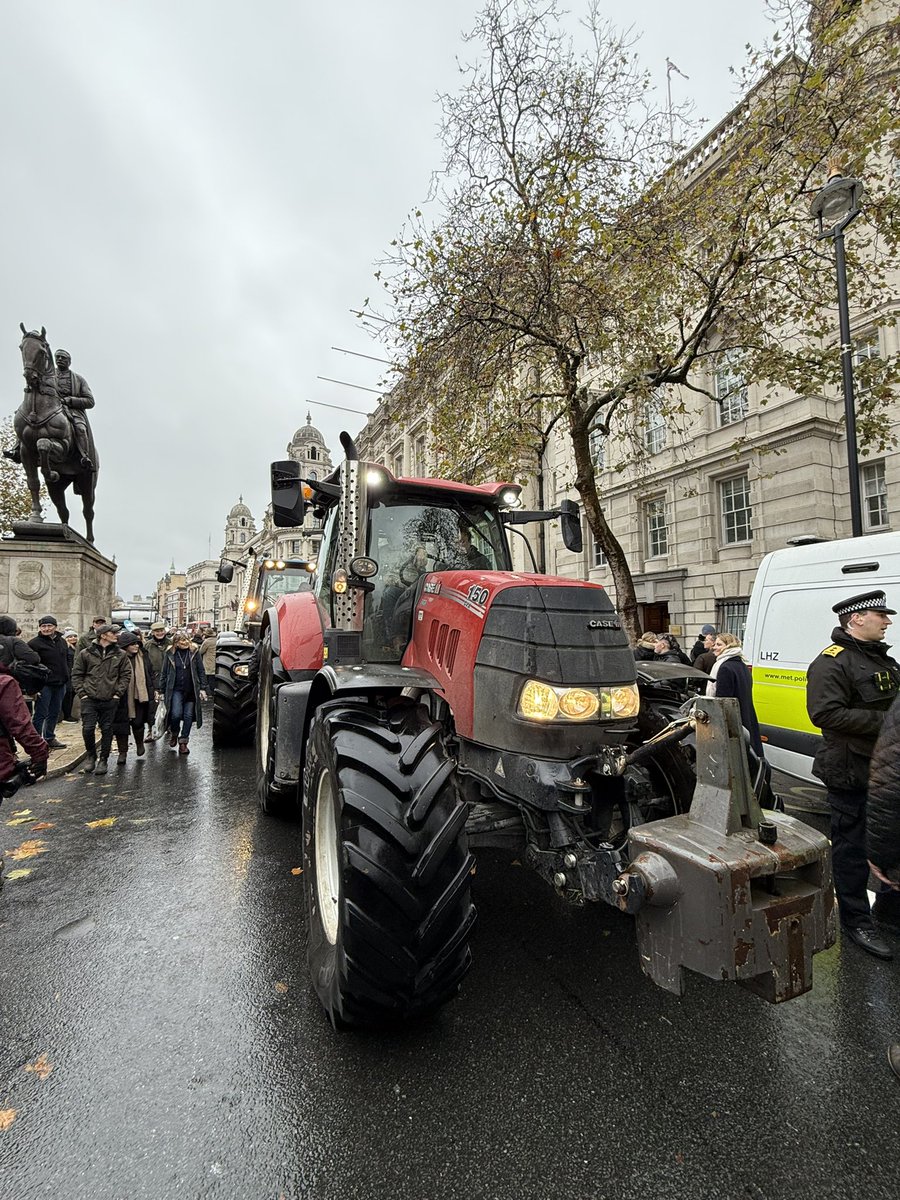 AlPinkerton's tweet photo. Out on Whitehall in support of British farmers and UK food security. 🇬🇧
#SaveBritishFarming #FarmerProtests https://t.co/RtuSYY5DZ2