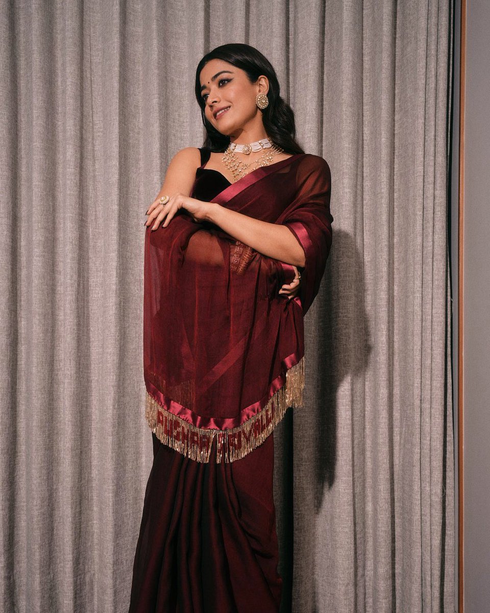 iamRashmika's tweet photo. A night to remember- 17.11.2024 
Patnaaaaaaa! 
I love you toooo much thankyou so much for this kind of maddening love! ❤️ https://t.co/BHDJFFVdTV
