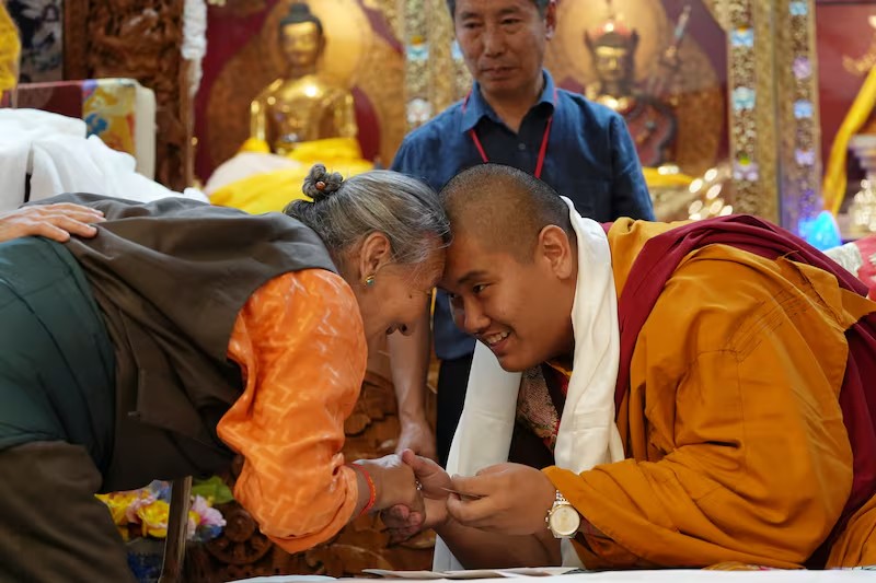 Buddhistdoor's tweet photo. BDG news: US-Born Lama Prepares for Spiritual Leadership in India at Age 18

Read here: https://t.co/yuK6o7me8D

#buddhism #tibetanbuddhism #vajrayana #reincarnation #dalailama #minnesota #minneapolis #usa #india #mindrollingmonastery https://t.co/s0WHFwHvPI