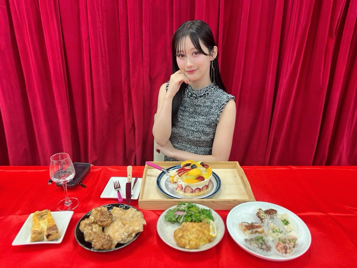 MaekabuMinami's tweet photo. 改めて南社長、お誕生日おめでとうございます🎉

皆様、初業務お疲れ様でした‼️

今後とも『(株)みなみさき』を何卒よろしくお願い致します🤲

次回は12/12(木)20時からになります❗️

皆様のご出勤をお待ちしております🙇‍♂️

#まえかぶみなみ 
#南早紀 https://t.co/RHb65WLTBs