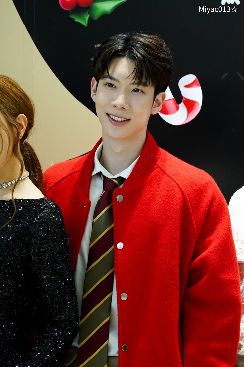 Miyac013's tweet photo. ไม่เจอนานก็หล่อเหมือนเดิมน้าาา 🥰
#TheTwinkleStarlightCelebration2025
#kavinkvp
@kavinpat_t https://t.co/5FNtKF4EJd