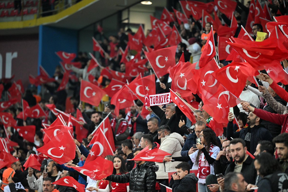 zeynephizeyme's tweet image. Başarılar Türkiye 🇹🇷
#BizimÇocuklar 
#MNETUR