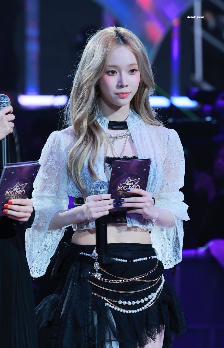 Break_xxxx's tweet photo. 241117 KGMA
#에스파 #윈터
#aespa #WINTER https://t.co/05BfmbSNNx