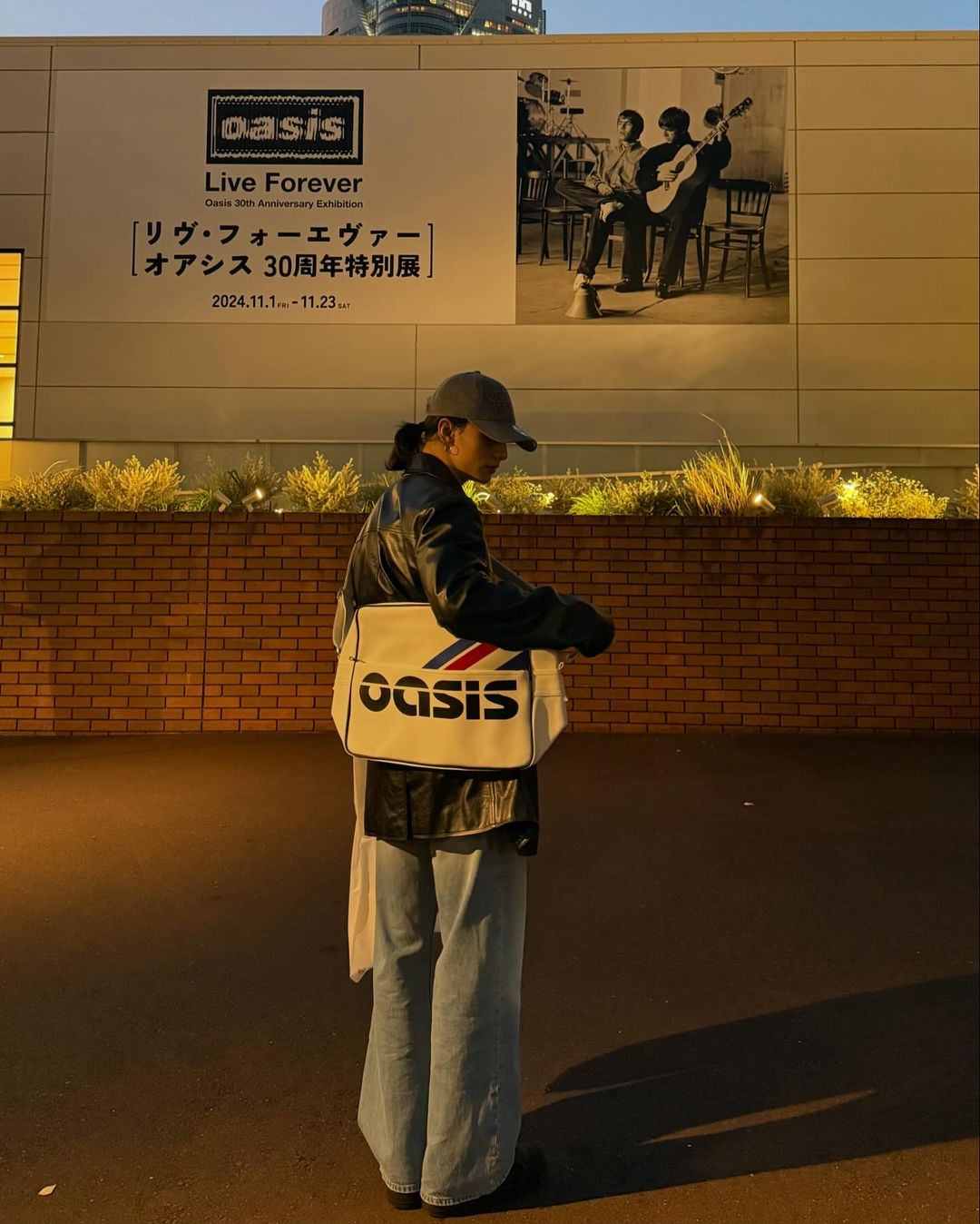 Oasis ショルダーバッグ live forever 展