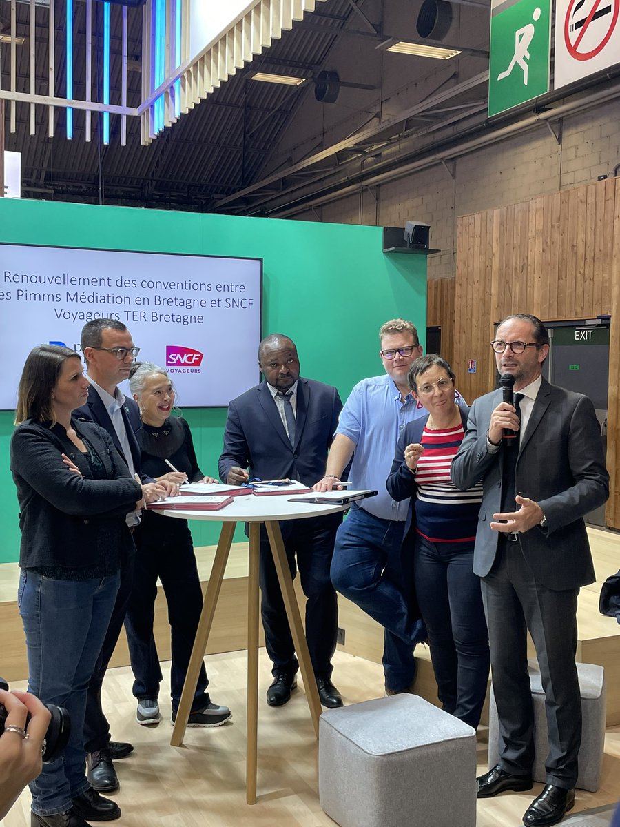#SMCL2024 | Renouvellement des conventions de partenariat entre la SNCF et les Pimms Médiation bretons 👏
@PimmsLorient @PimmsRennes <a href="/PimmsQuimper/">PIMMS Médiation Quimper Cornouaille</a> <a href="/PimmsBrest/">Vivre la Ville - Pimms Médiation de Brest</a>