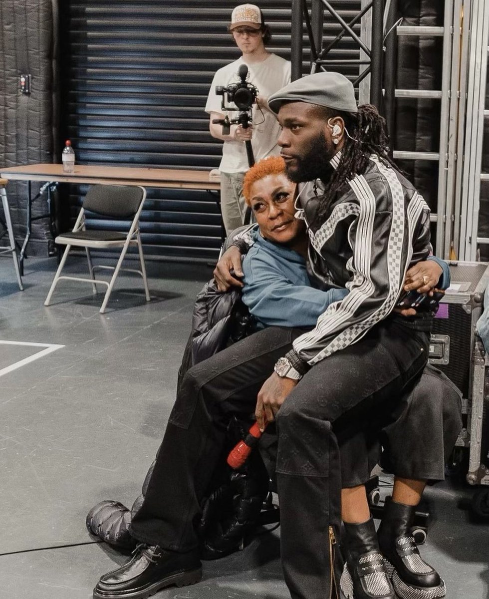 TheUpperEnt's tweet photo. Happy 57th birthday to Burna Boy’s mother &amp; manager, Bose “Namix” Ogulu 🩷 https://t.co/4q5ez7x1EK