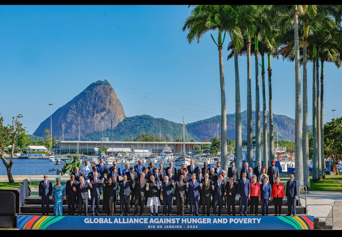 PrairieVeteran's tweet image. When the leaders of the #G20 leave you out of the photo op, which @JustinTrudeau loves to do, they no longer see you as a word leader.

#Hungover
