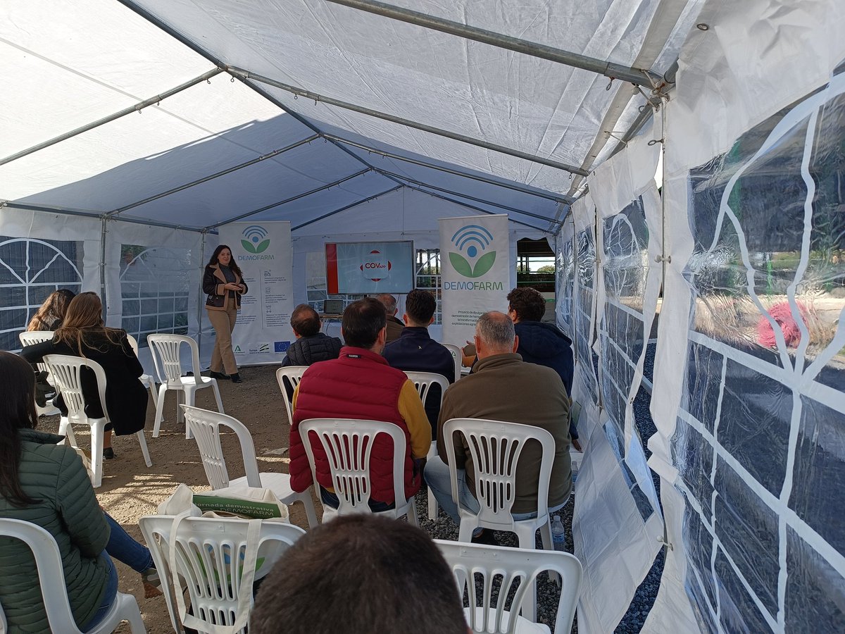 María Moreno de <a href="/Covap/">COVAP</a> presenta COVapps - Los datos en tu móvil. Jornada demostrativa Demofarm Andalucía en vacuno de leche en Pozoblanco. 

#demofarmAndalucía #transformacióndigital
