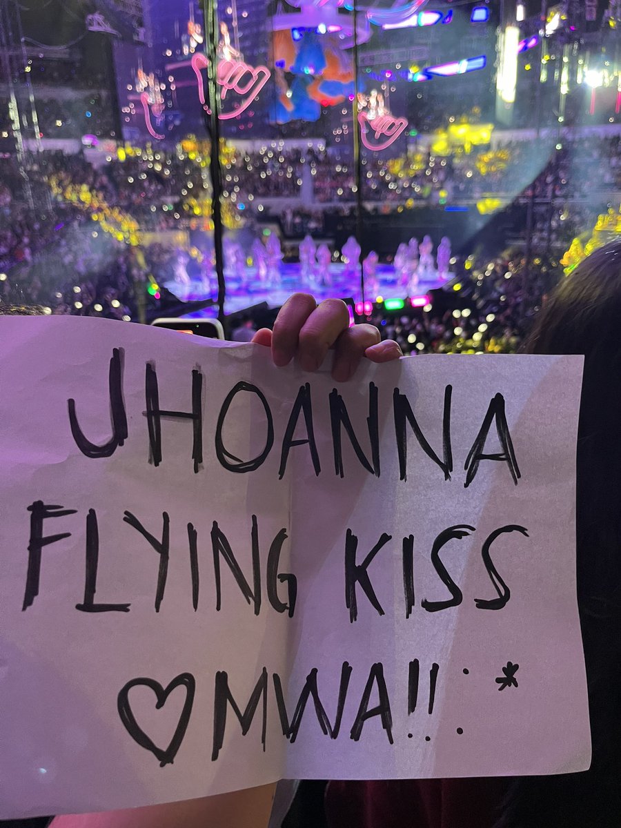 jhohanabi's tweet image. Napansin ako ng bias ko wahhh thank you so much, naiiyak ako sa tuwaaaa 🥹😭 I LOVE YOUUU! @bini_jhoanna 💙
GRAND BINIVERSE DAY 3 #BINIRocksAtBigDome #GrandBINIverse
@BINI_ph