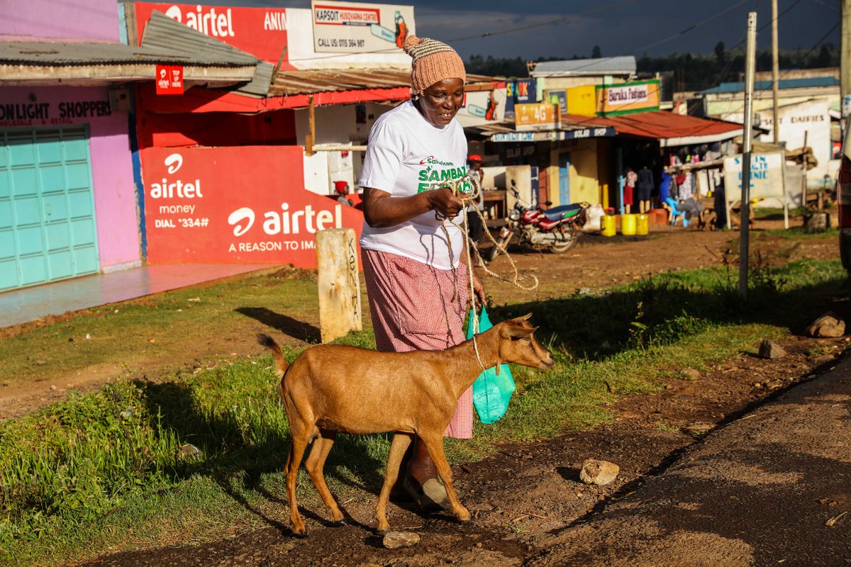 dens_milly's tweet photo. Wasee @SafaricomPLC inalaunch sherehe kenya mzima ya kuspread cheer &amp; happiness ii festive season &amp;are currently in the mountain region. It will be exciting with many gifts to be won @mabonga_lukoa @eudens_milly What would you love to win? #SambazaFurahaNaSafaricom https://t.co/AyLYGmH60J