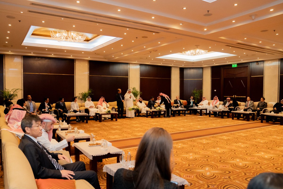 MubasherEnglish's tweet photo. Discussions focused on innovation, sustainability, and leveraging key industries with top executives from #ICT, #fintech, and beyond.

#Mubasher https://t.co/K1uy7eeah3