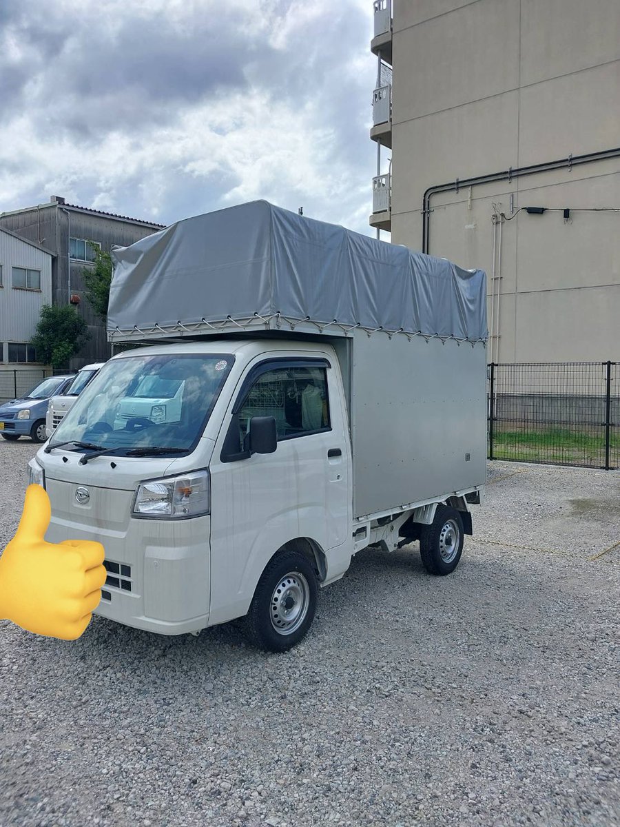 ryuryu227's tweet photo. 今年も後1ヶ月とちょっと

人も増え、車も増え、
毎年少しずつだが大きくなっていってる

今年は人も増えたとおもっら、辞める人も多くてあまり変わらなかった。
その分色んな仕事が増えた
毎年なにか１つでもプラスが有ればOK
どんな仕事も良いも悪いもあるけど、
頑張ることに意味がある。 https://t.co/o59etSTW28
